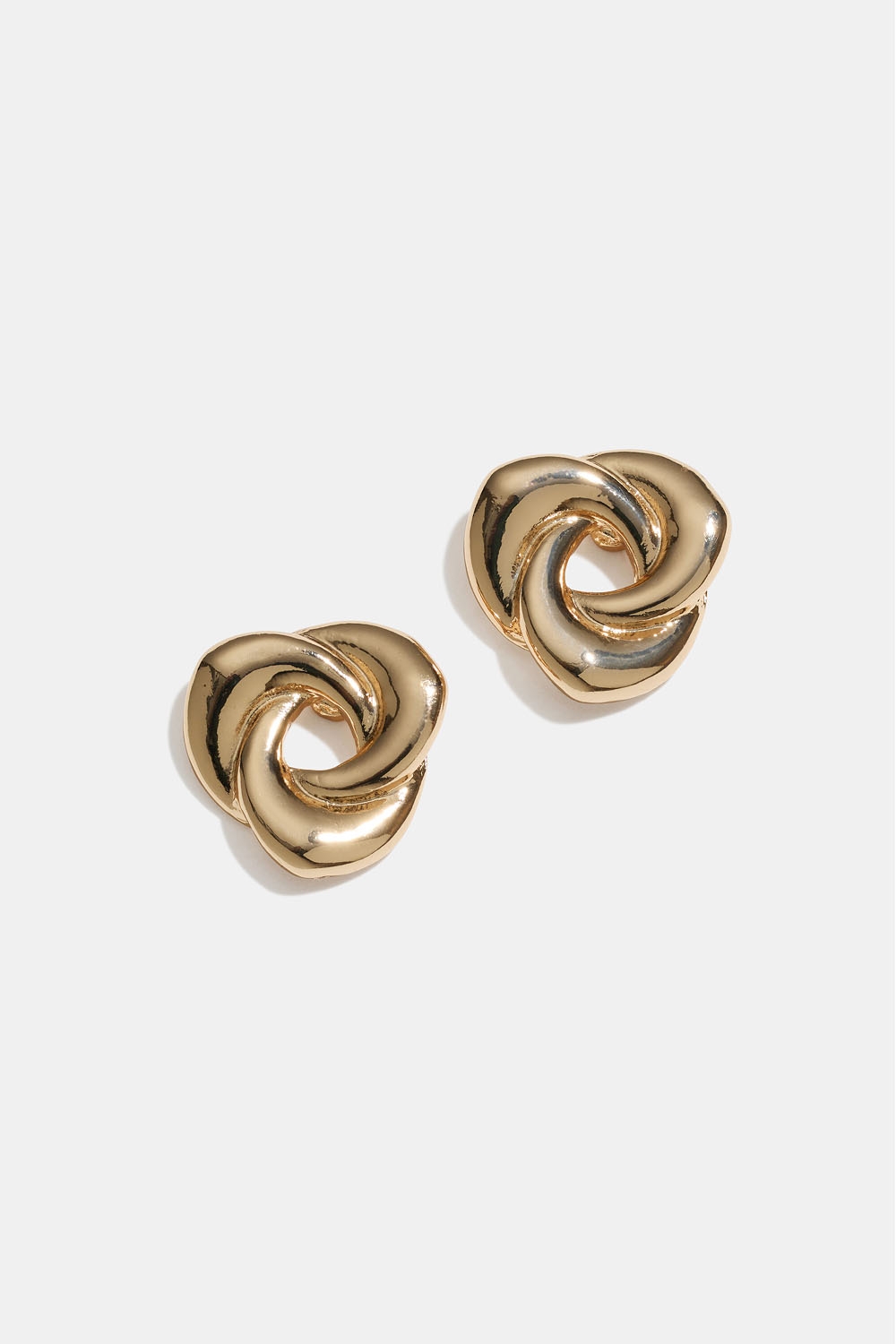 Guldfärgade studs med knut i gruppen Smycken / Örhängen / Studs hos Glitter (253009482002)