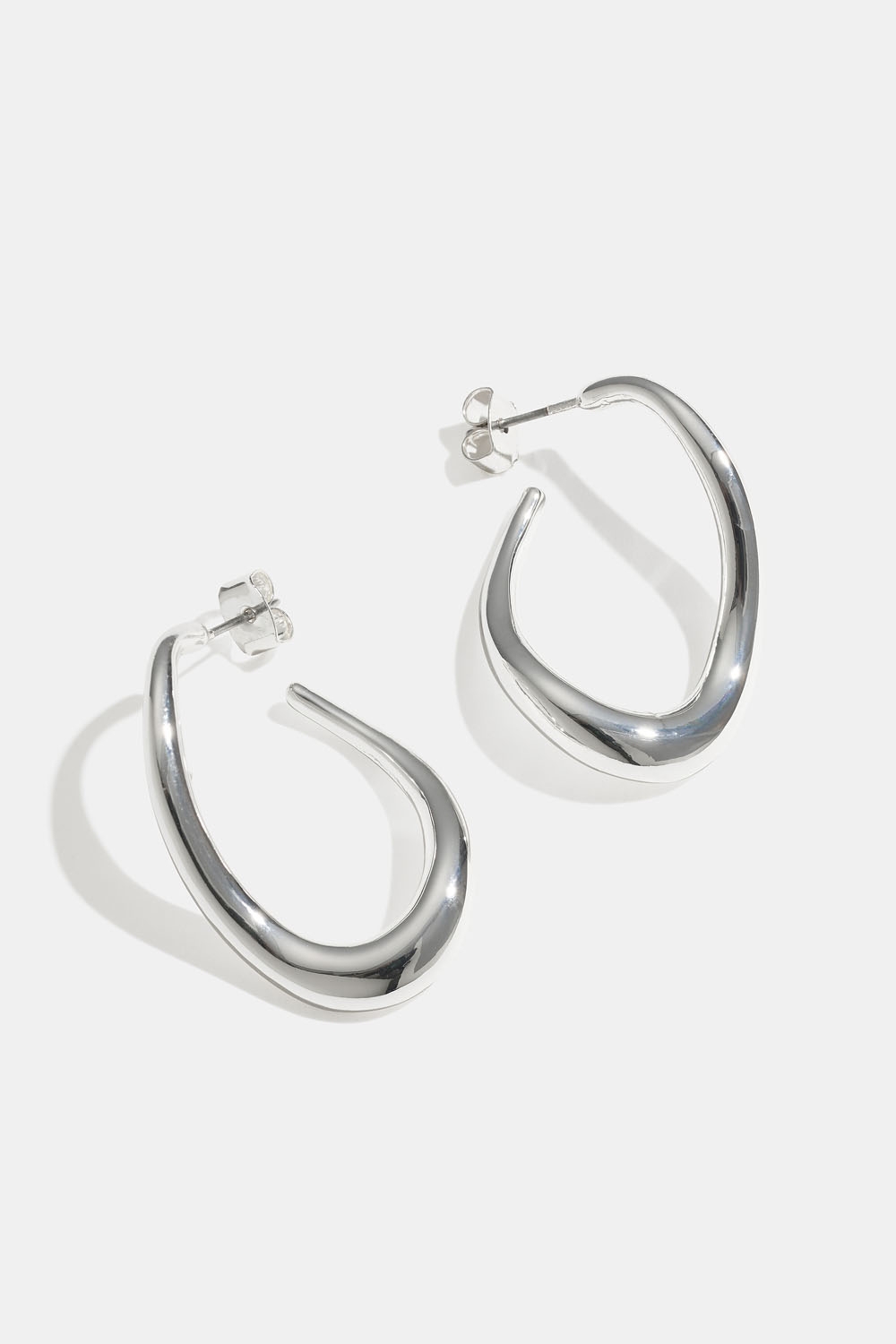 Hoops med vågig form i gruppen Smycken / Örhängen / Hoops hos Glitter (253009511001)