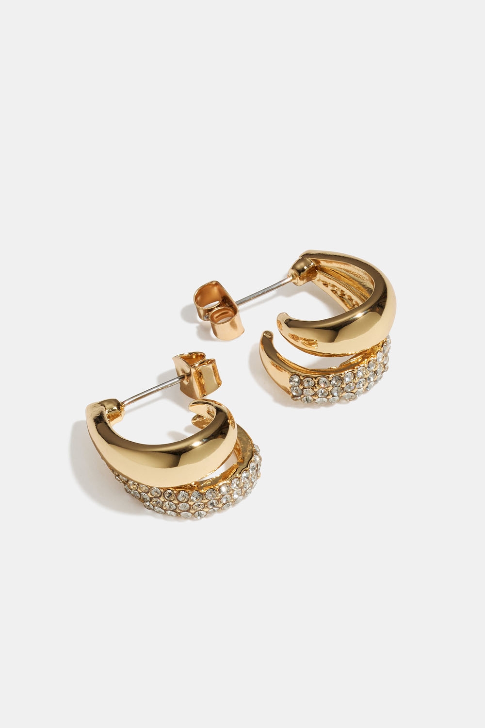 Tvådelade hoops i guldfärg med strass i gruppen Smycken / Örhängen / Hoops hos Glitter (253009592002)