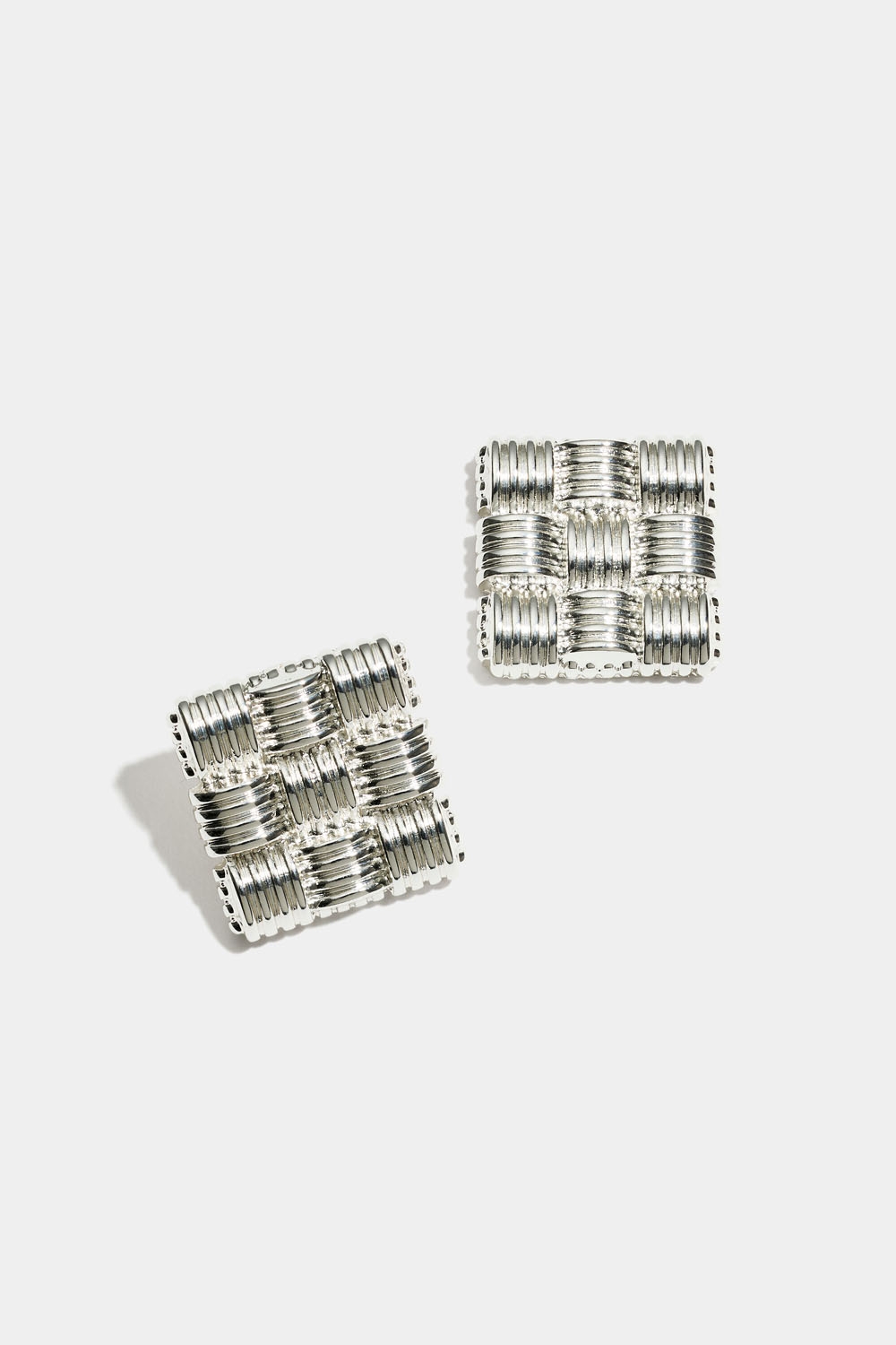 Stora studs med flätad textur i gruppen Smycken / Örhängen / Studs hos Glitter (253009851001)