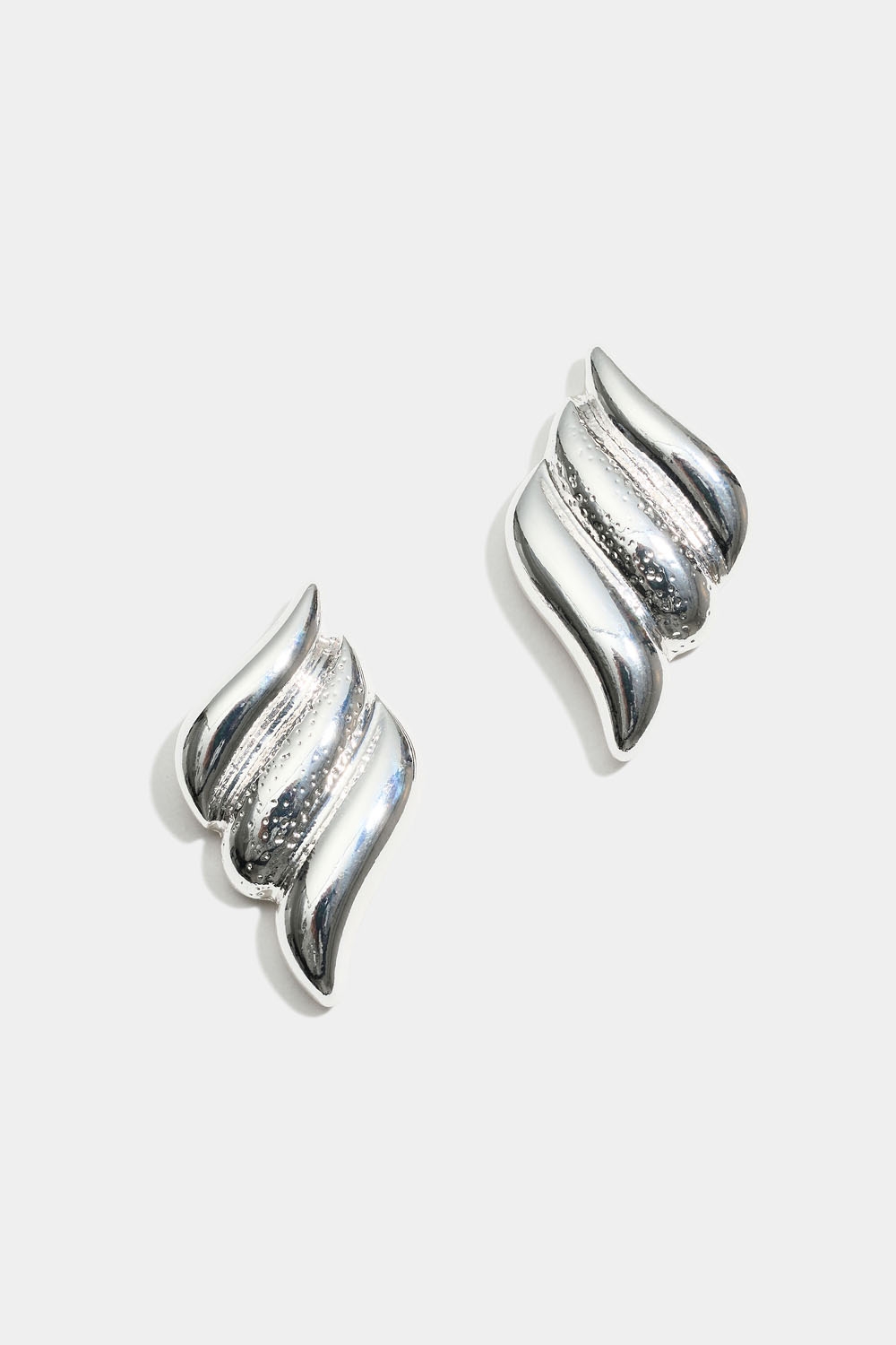 Studs i vågformer i gruppen Smycken / Örhängen hos Glitter (253009951001)