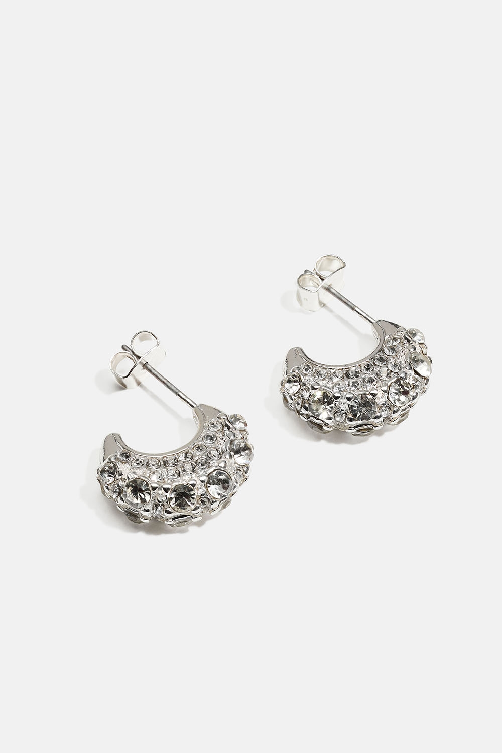 Små silverfärgade hoops med strass i gruppen Smycken / Örhängen / Strass hos Glitter (253010052002)
