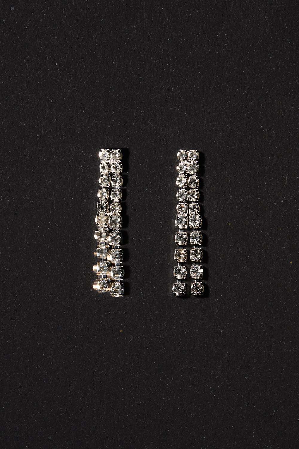 Silverfärgade strassörhängen i gruppen Smycken / Örhängen / Strass hos Glitter (253010210201)