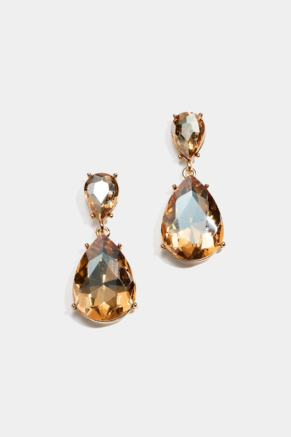 Örhängen med beiga droppformade glasstenar i gruppen Store week / 2545 hos Glitter (253010398302)