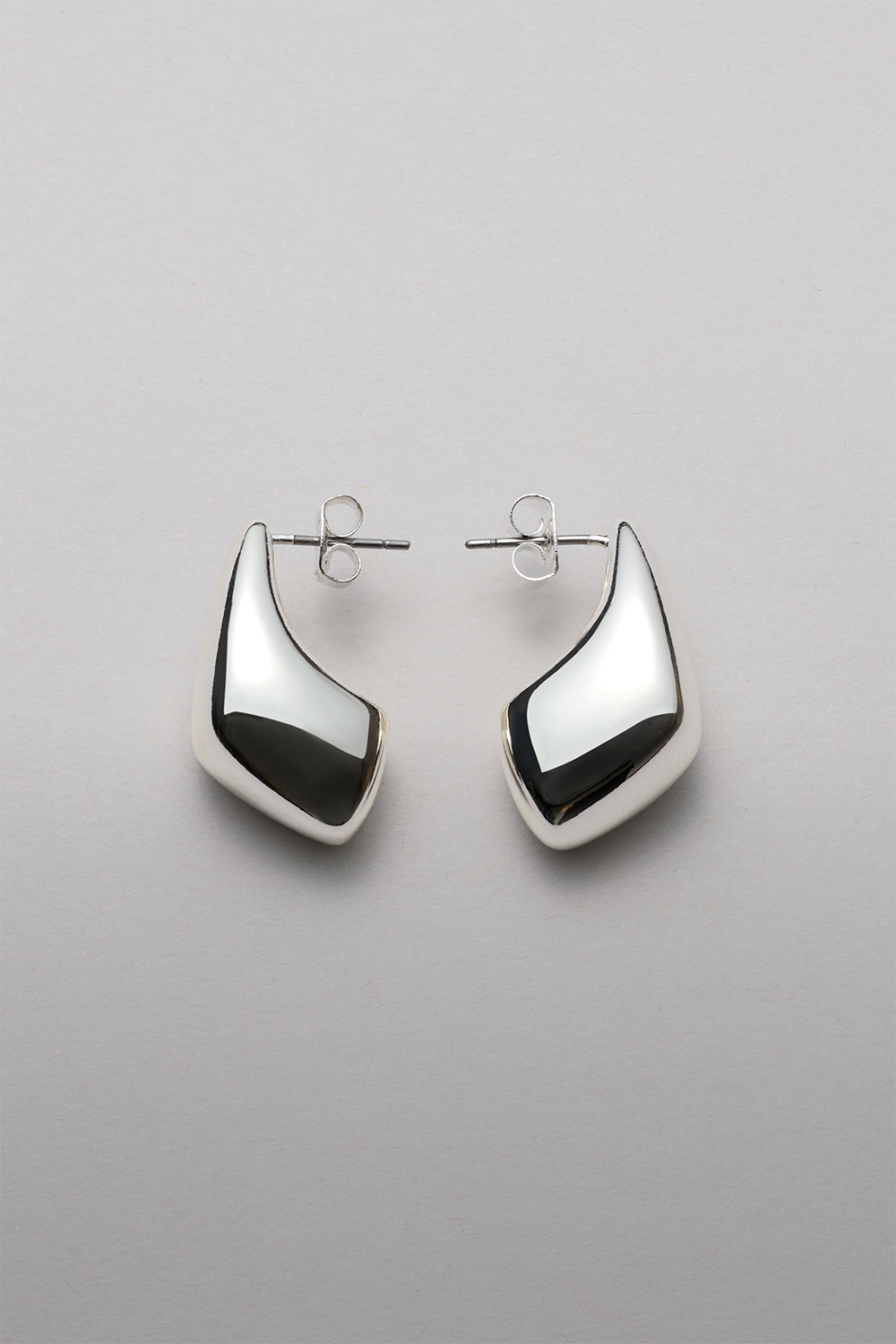 Örhängen i kantig droppform i gruppen Store week / 2551 hos Glitter (253010501001)