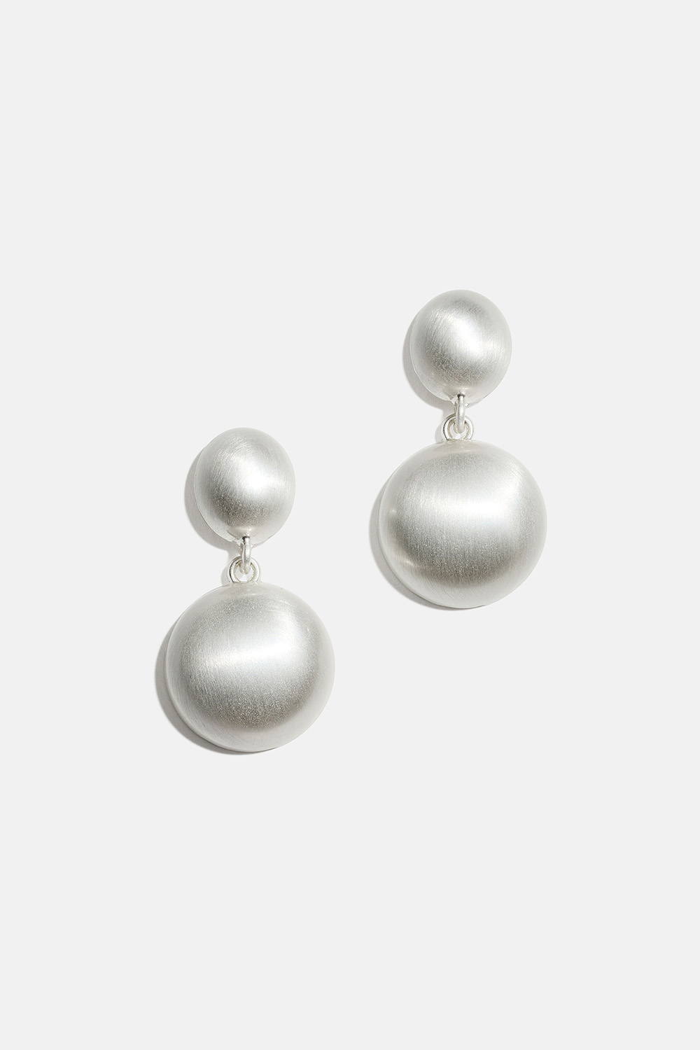 Örhängen med cirklar och borstad yta i gruppen Store week / 2551 hos Glitter (253010591001)