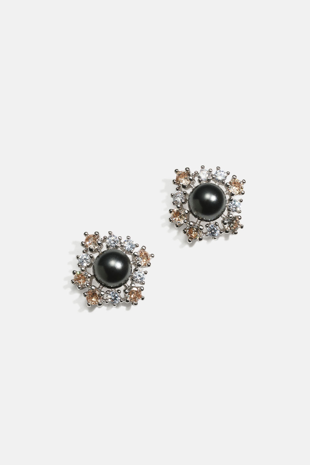 New Emily earrings - Jet Pearl i gruppen Smycken / Örhängen / Studs hos Glitter (253010619001)