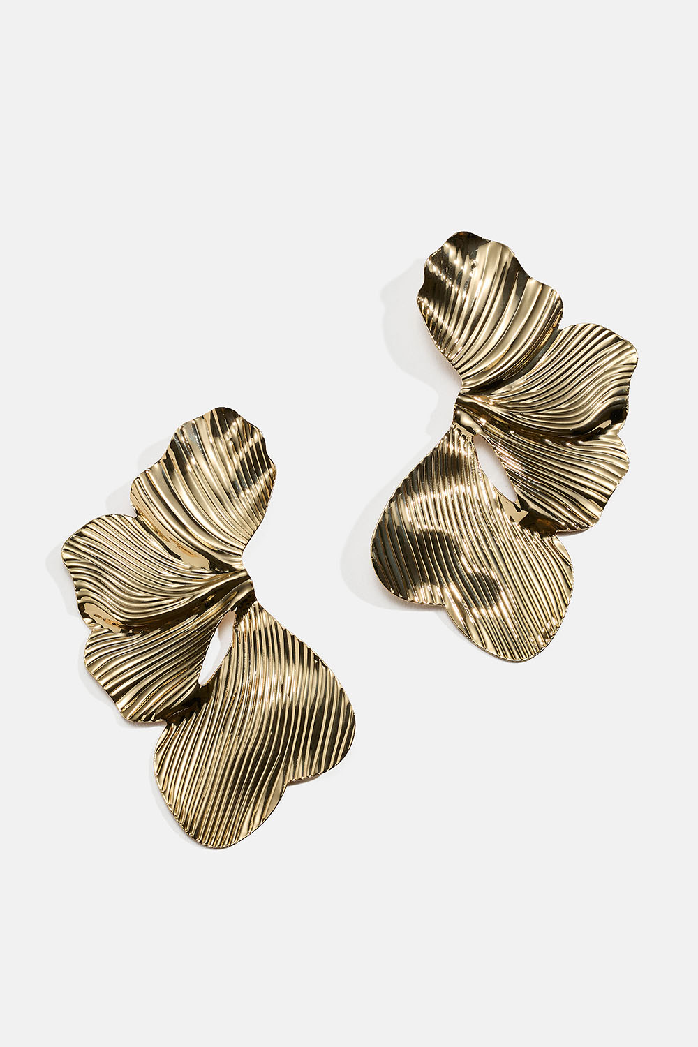 Guldfärgade blombladsformade örhängen i gruppen Smycken / Örhängen hos Glitter (253010712002)