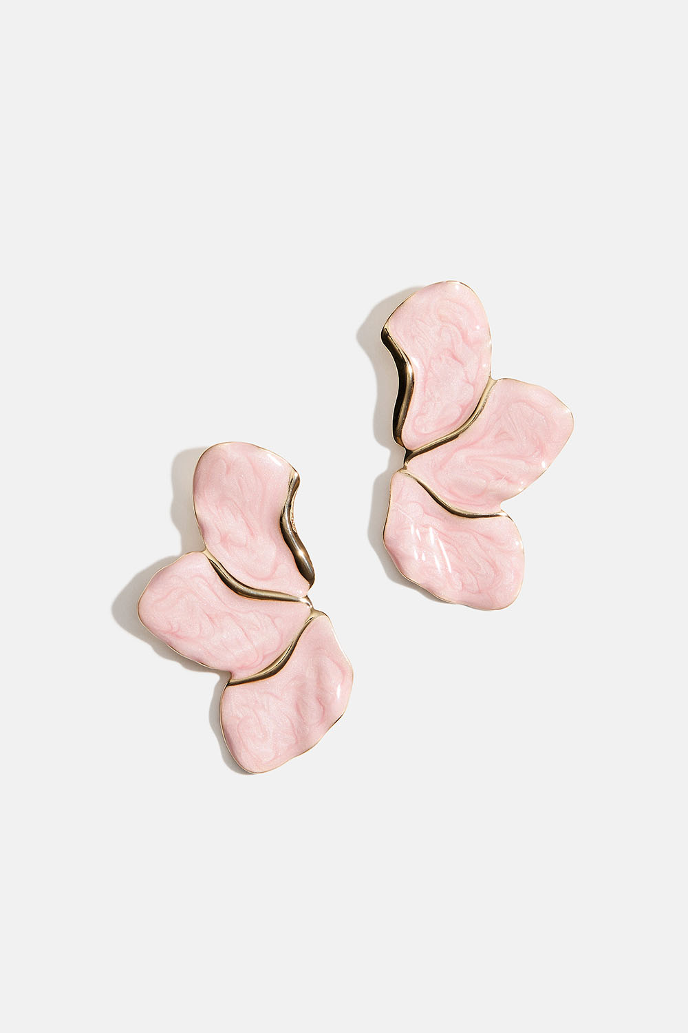 Rosa blombladsformade örhängen i gruppen Smycken / Örhängen hos Glitter (253010755102)
