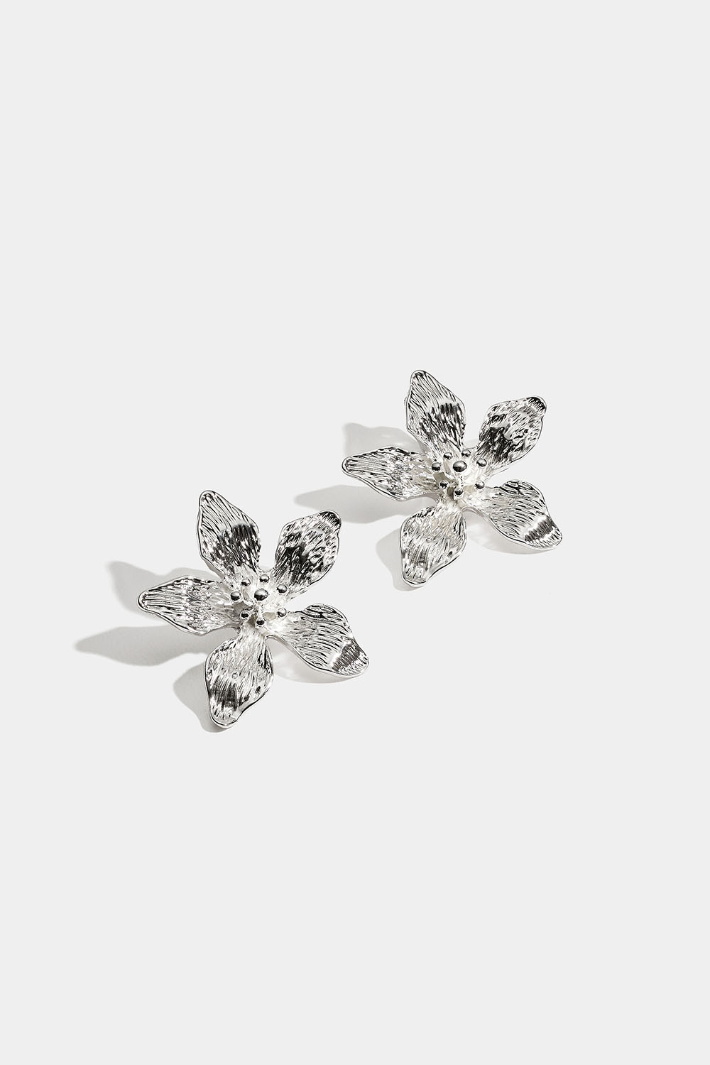 Clipsörhängen med blommor i gruppen Smycken / Örhängen / Clips hos Glitter (253011301001)