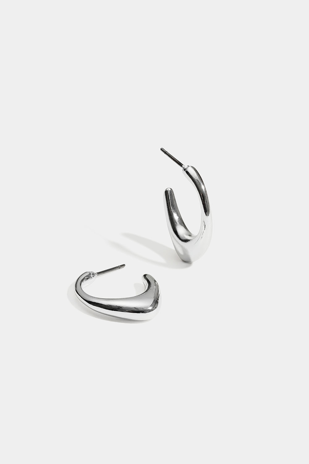 Hoops med spetsig design i gruppen Smycken / Örhängen hos Glitter (253011991001)