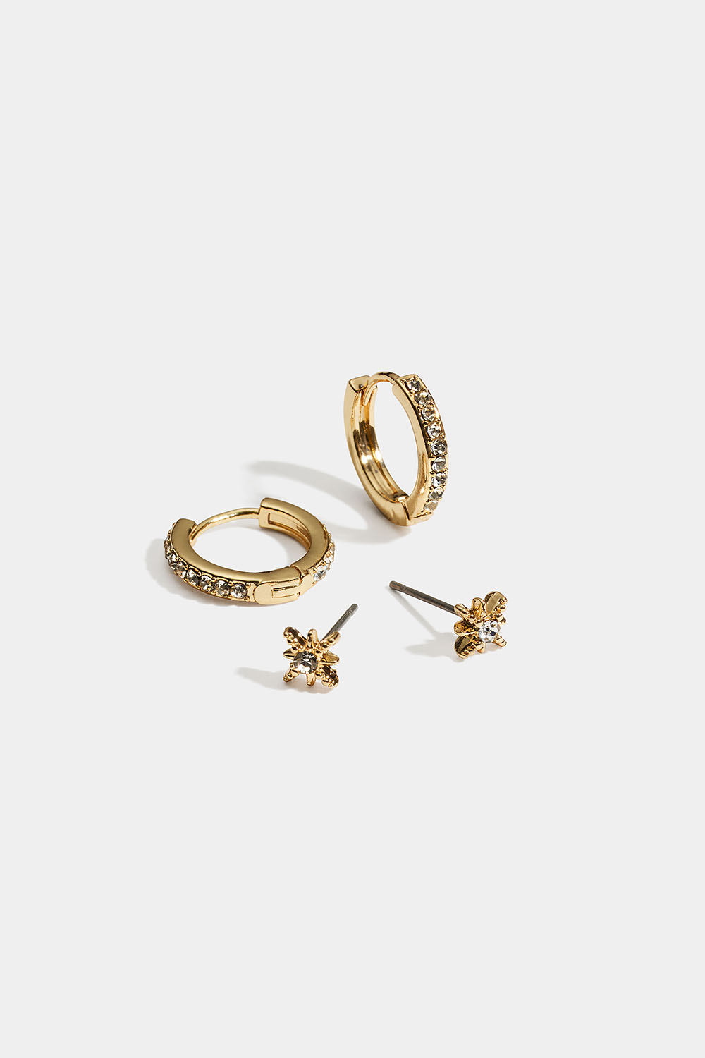 Guldfärgade örhängen 2-pack med stjärnor och hoops i gruppen Smycken / Örhängen / Flerpack hos Glitter (253012092000)