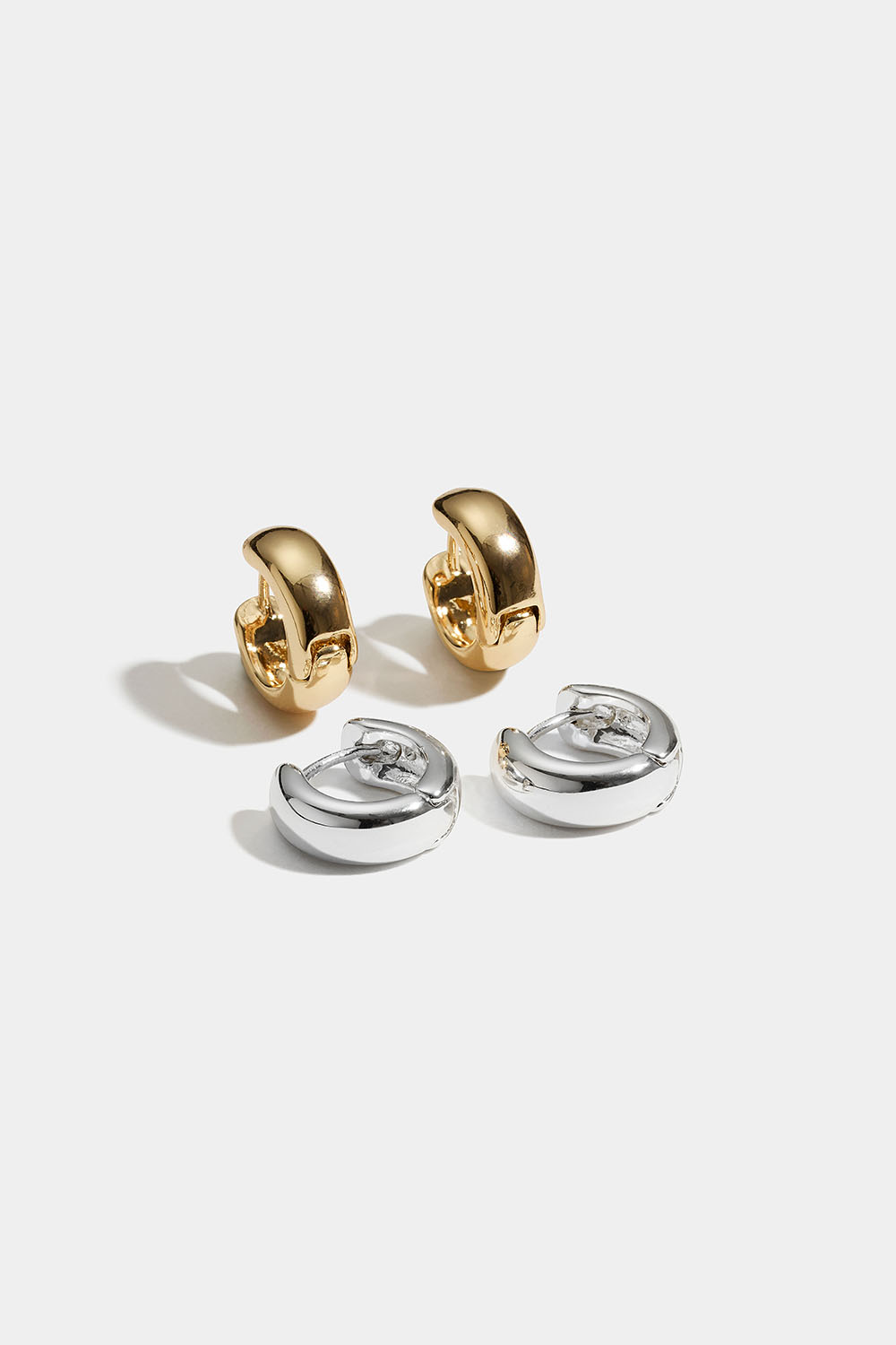 Silver- och guldfärgade chunky hoops, 2-pack i gruppen Smycken / Örhängen hos Glitter (253012109900)