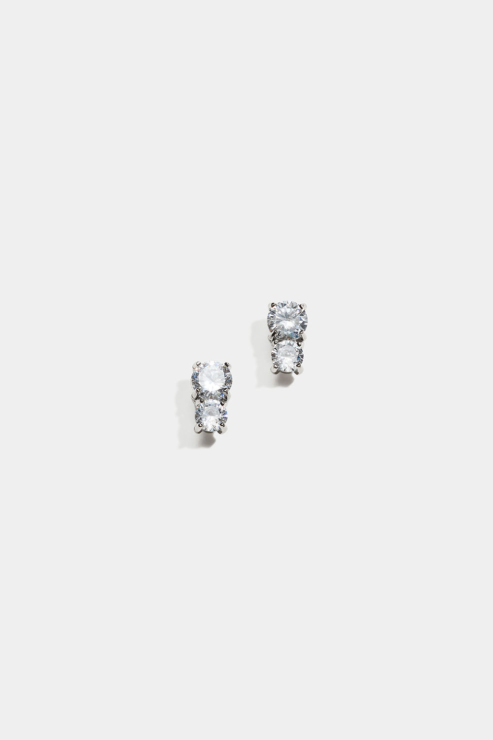 Studs i stål med två Cubic Zirconia stenar i gruppen Stainless Steel / Örhängen i stål hos Glitter (253012121600)