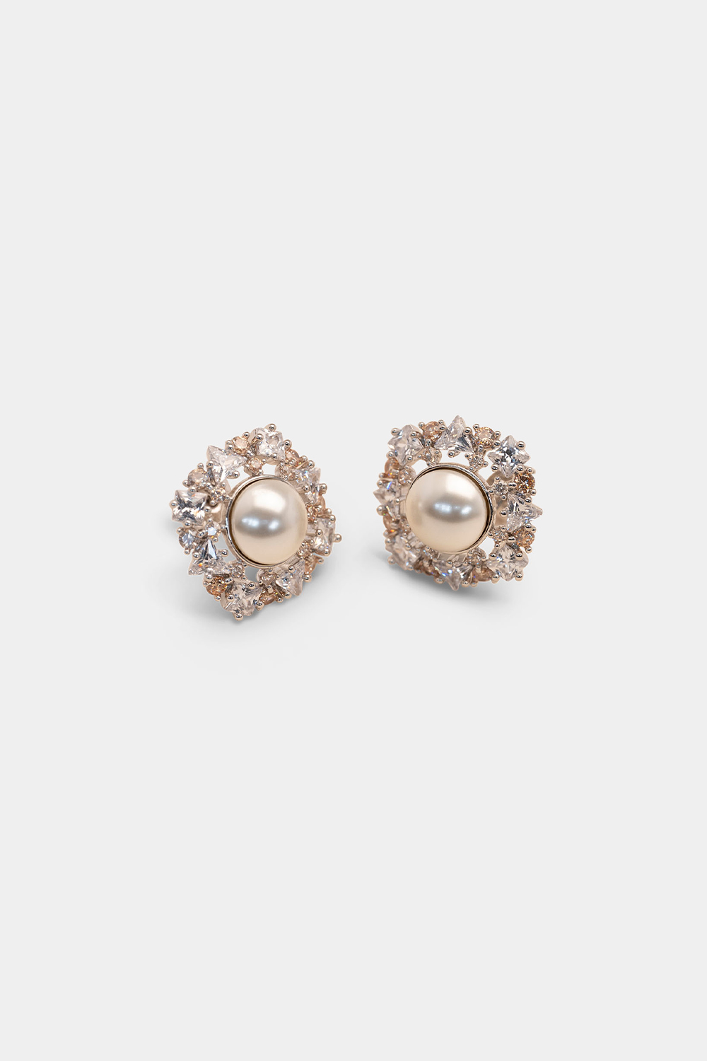 Leoni earrings - Ivory i gruppen Lily and Rose - Örhängen hos Glitter (253746801000)