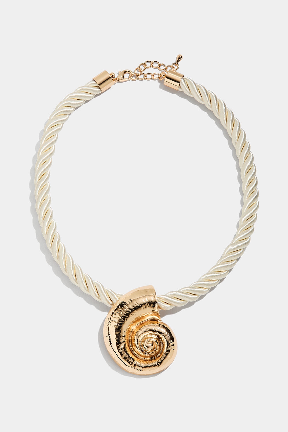 Halsband med snäckhänge i gruppen Smycken / Halsband / Halsband med hänge hos Glitter (254002042000)
