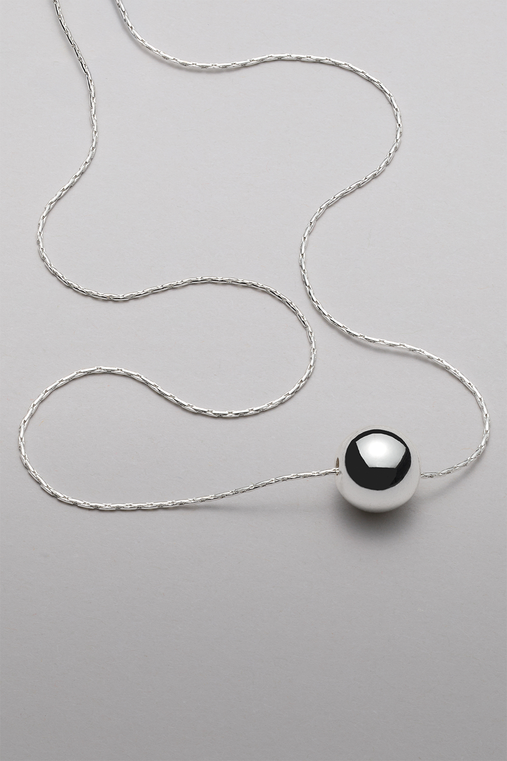 Halsband med rund kedja och silvrig pärla i gruppen Smycken / Halsband / Halsband med hänge hos Glitter (254002481001)