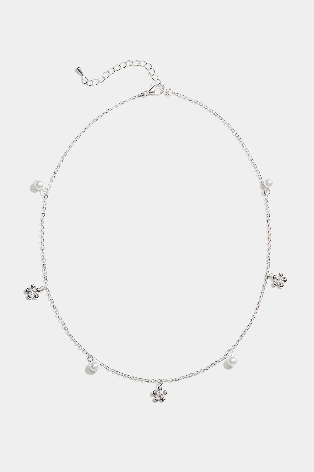 Halsband med blommor och vita pärlor i gruppen Store week / 2610 hos Glitter (254002571001)