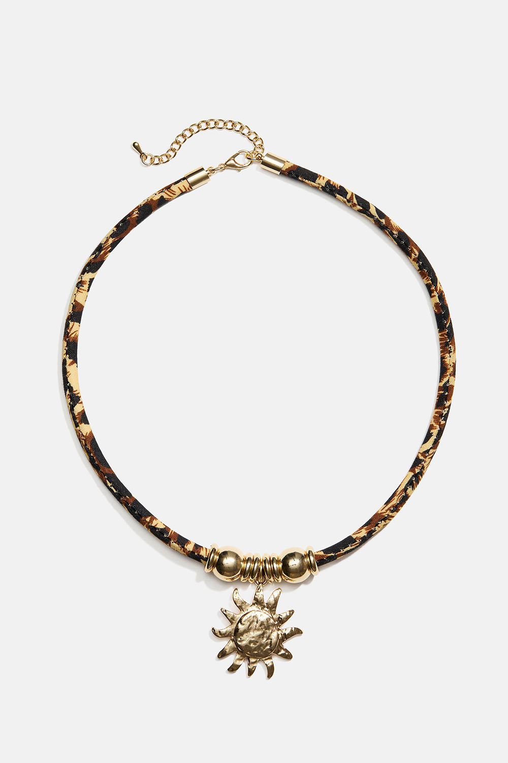 Halsband i mönstrat tyg med sol i gruppen Smycken / Halsband / Halsband med hänge hos Glitter (254002740502)