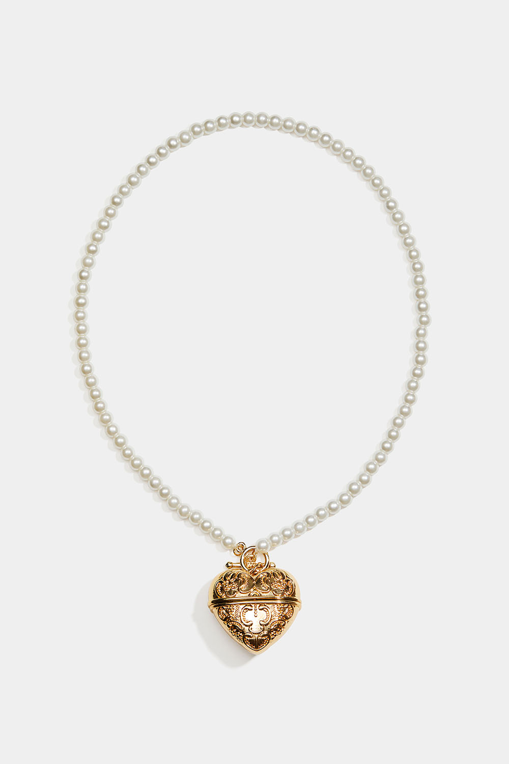 Pärlhalsband med stort guldfärgat hjärta i gruppen Smycken / Halsband / Halsband med hänge hos Glitter (254002892002)