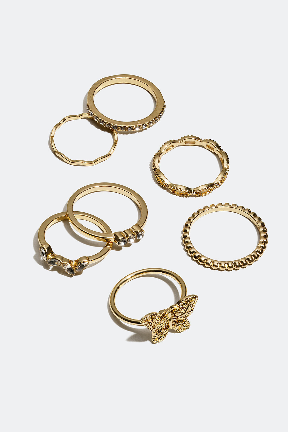 Guldfärgade ringar i olika utformning med glasstenar fjäril, 7-pack i gruppen Smycken / Ringar / Flerpack hos Glitter (256000592)