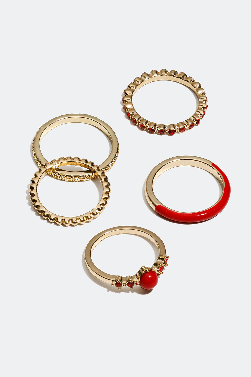 Guldfärgade ringar med detaljer i rött, 5-pack i gruppen Smycken / Ringar / Flerpack hos Glitter (256000626)