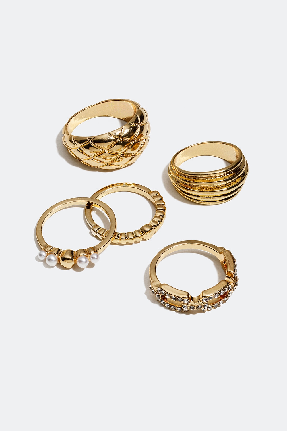 Guldfärgade ringar med pärlor och glasstenar, 5-pack i gruppen Smycken / Ringar / Flerpack hos Glitter (25600070)