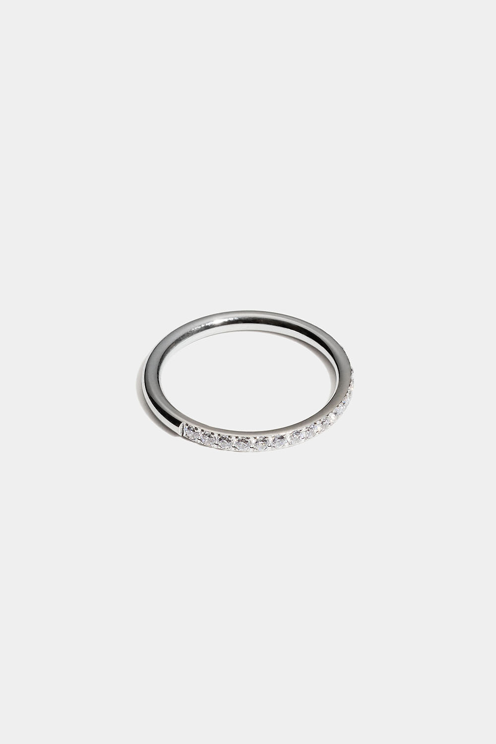 Smal ring i stål med Cubic Zirconia i gruppen Stål / Ringar i stål hos Glitter (25600073)