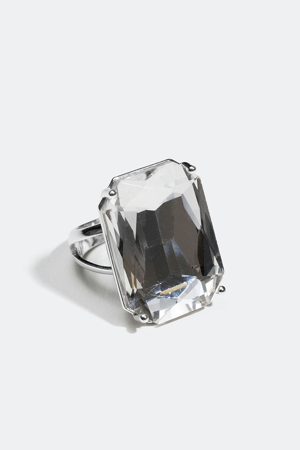 Ring med stor glassten i gruppen Smycken / Ringar / Breda hos Glitter (256000820)