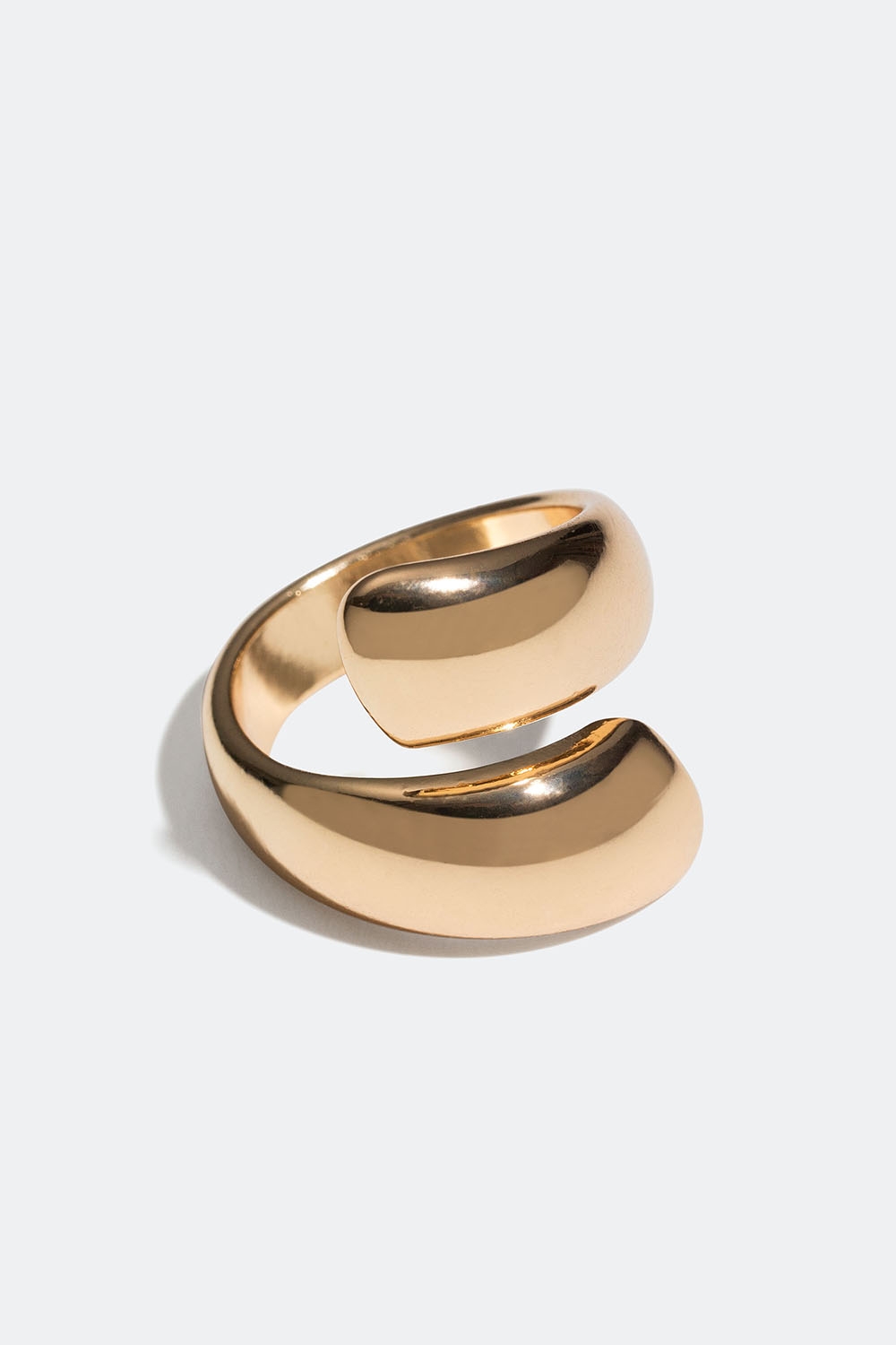Guldfärgad ring med omlott design i gruppen Smycken / Ringar hos Glitter (256000932)