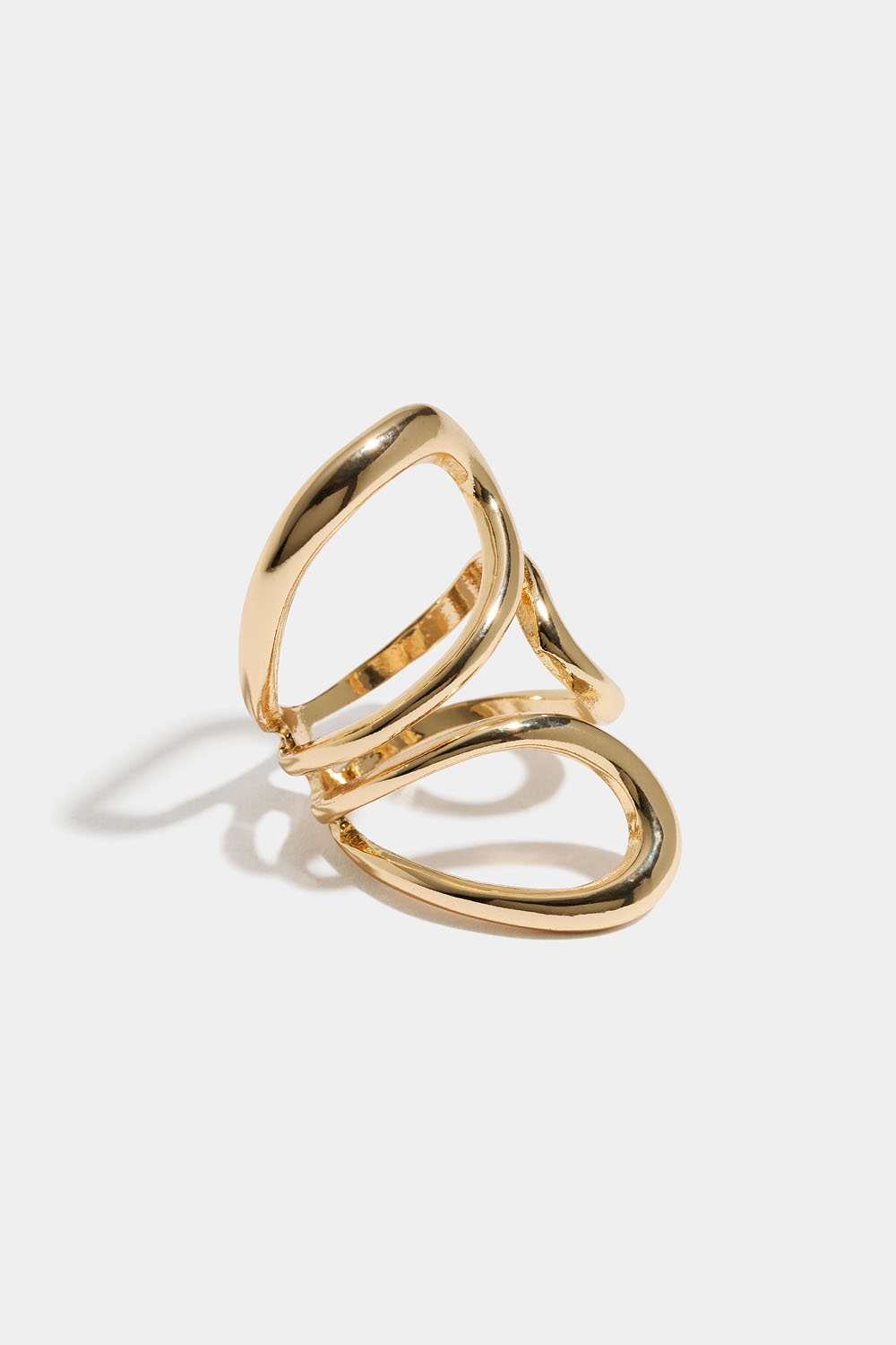 Skulpterad ring, guldfärgad i gruppen Smycken / Ringar hos Glitter (2560015420)