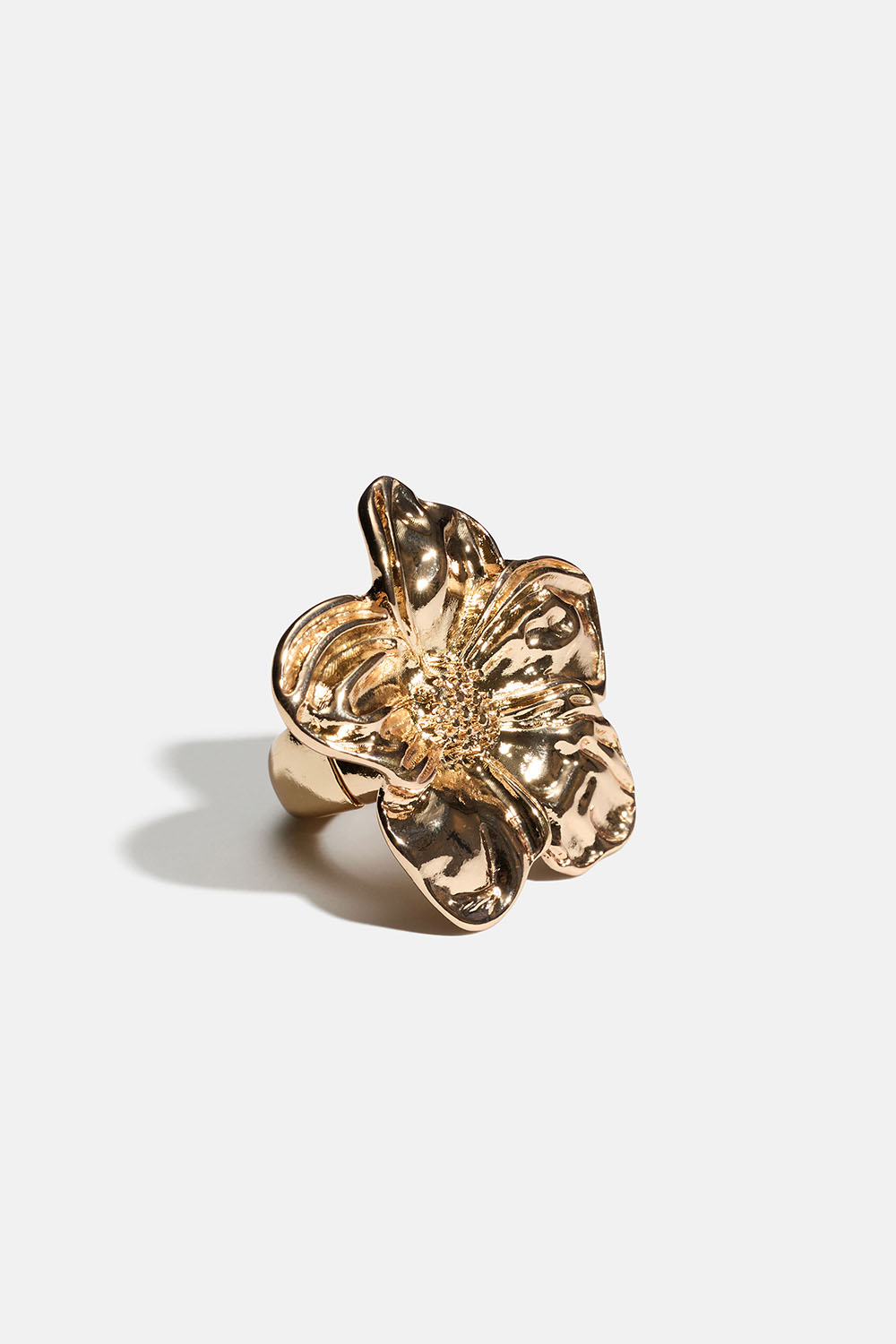 Justerbar guldfärgad ring med blomma i gruppen Smycken / Ringar hos Glitter (256001742000)