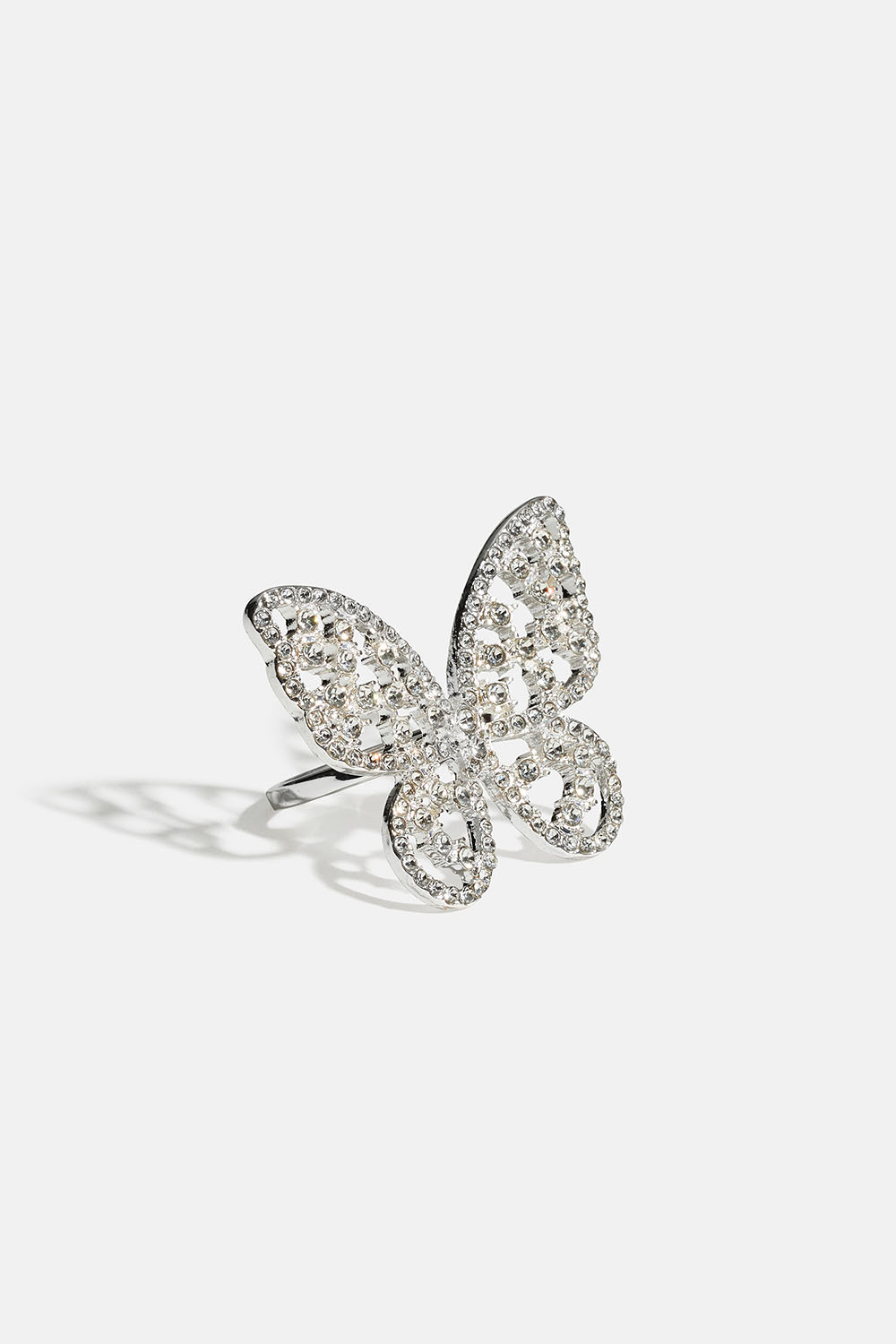 Ring med stor fjäril och glasstenar i gruppen Smycken / Ringar / Strass hos Glitter (2560018502)