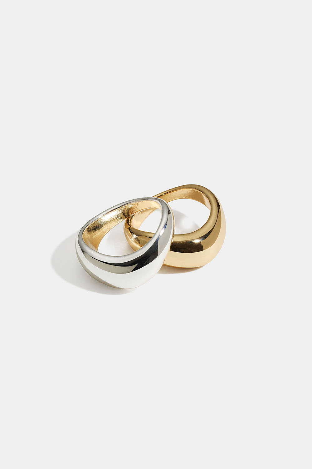 Silver- och guldfärgde vågiga ringar, 2-pack i gruppen Smycken / Ringar / Flerpack hos Glitter (2560020799)