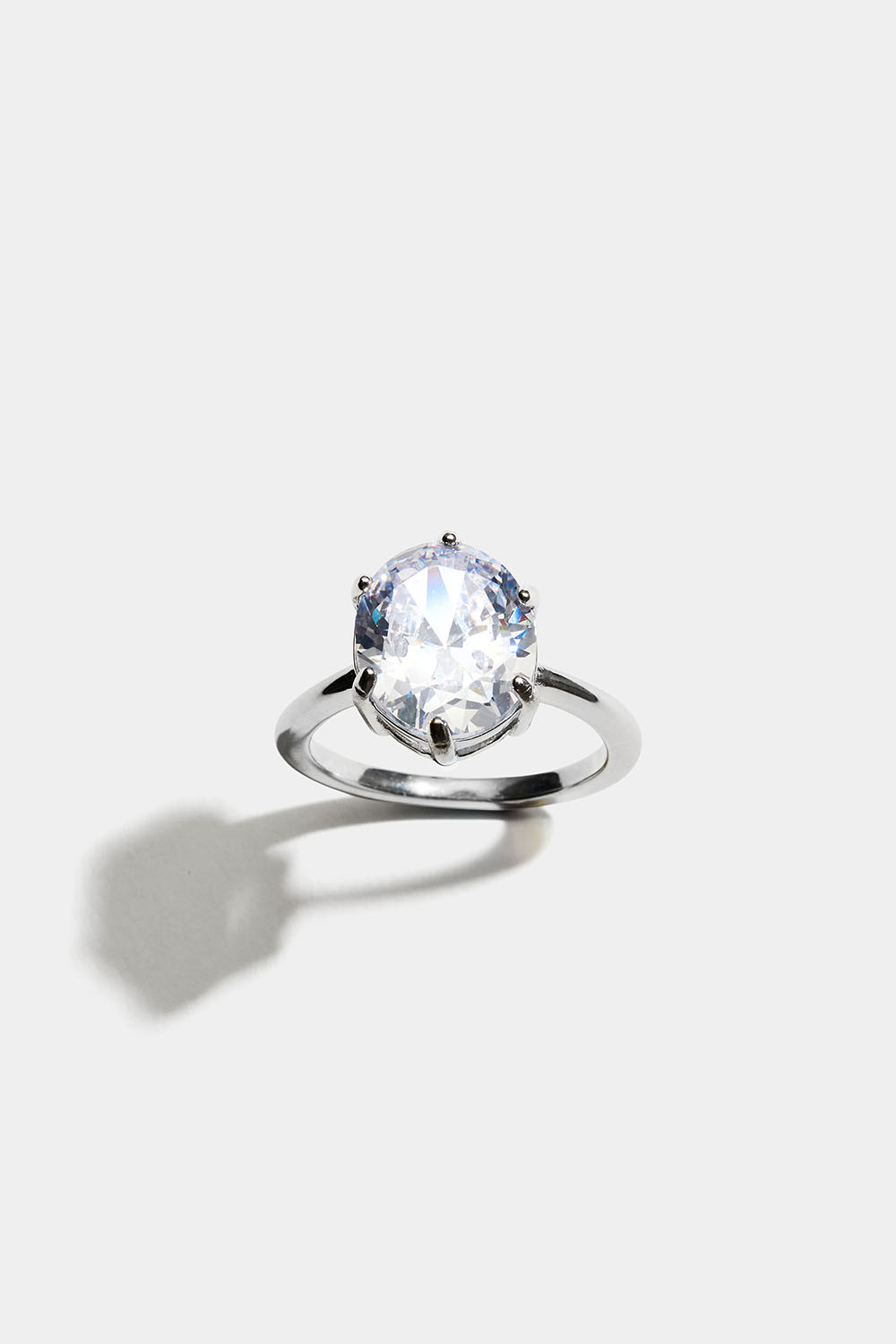 Ring i stål med stor oval Cubic Zirconia i gruppen Stainless Steel / Ringar i stål hos Glitter (2560020916)