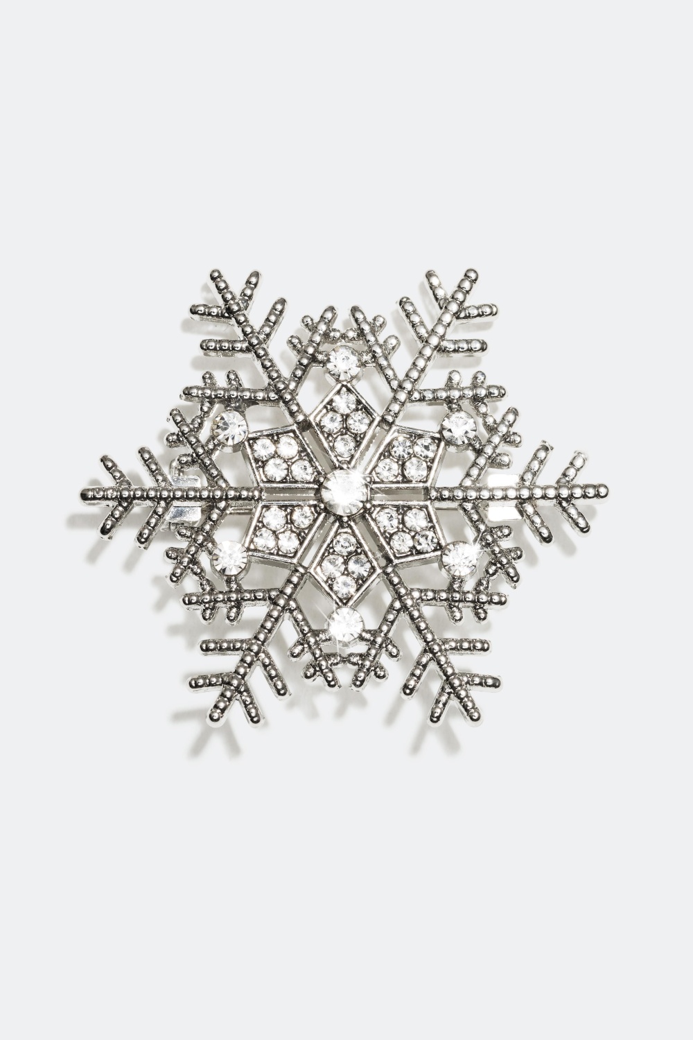 Brosch, snöflinga dekorerad med glasstenar i gruppen Jul / Christmas Collection hos Glitter (318059)