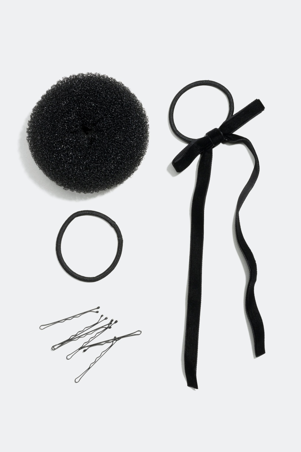 Set med donut, hårsnodd med rosett och hårspännen i gruppen Håraccessoarer / Styling & verktyg / Hårmunkar hos Glitter (319366)