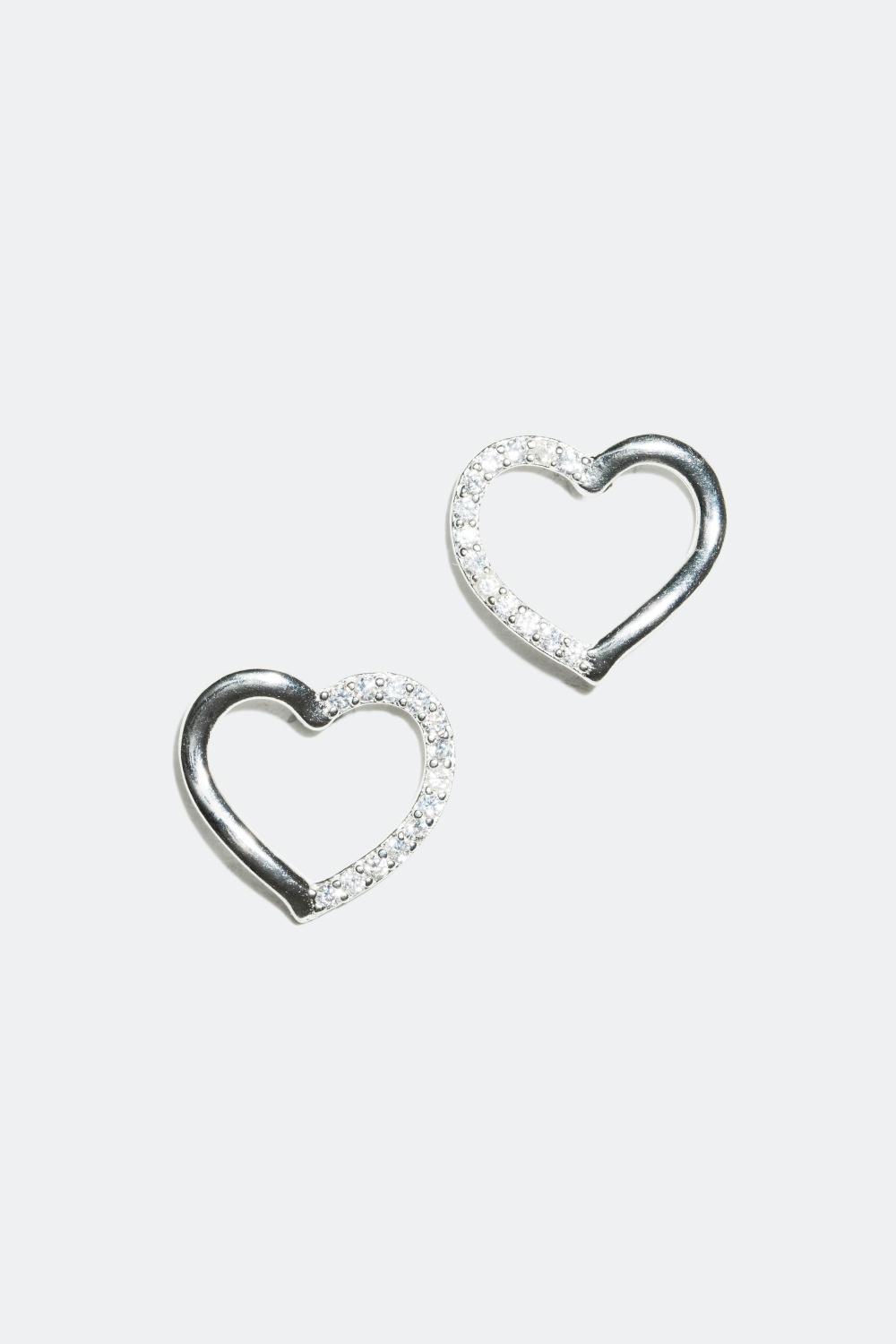 Silverörhängen, hjärtan dekorerade med cubic zirconia glasstenar i gruppen Äkta silver / Silverörhängen / Studs hos Glitter (322124)