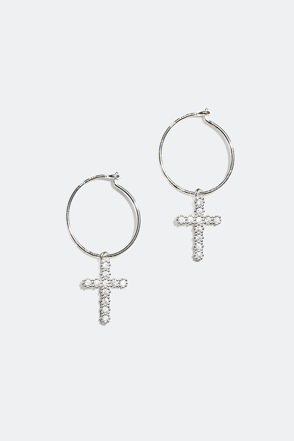 Silvercreoler med hängande kors i gruppen Alla Smycken hos Glitter (323413)