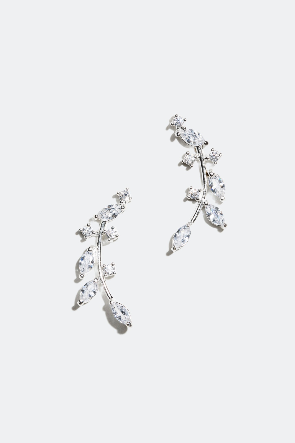 Örhängen i äkta silver med bladmönster och dekorativa stenar i gruppen Alla Smycken hos Glitter (326324)