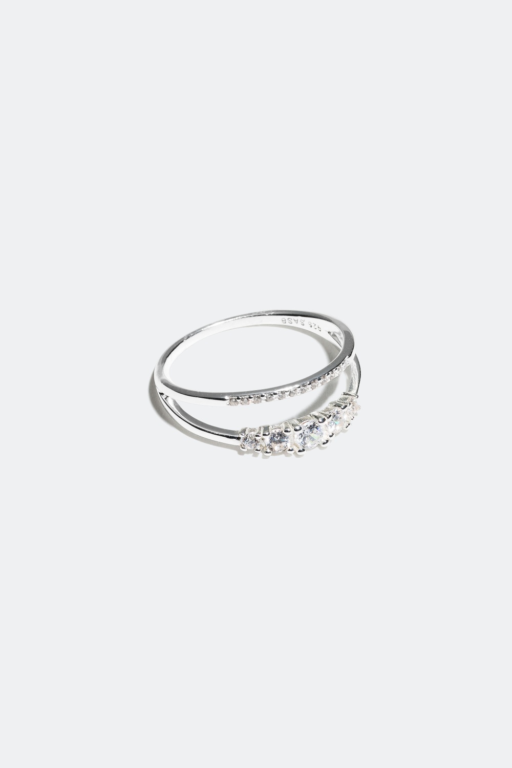 Dubbel ring i äkta silver med stenar i olika storlekar i gruppen Alla Smycken hos Glitter (326716)