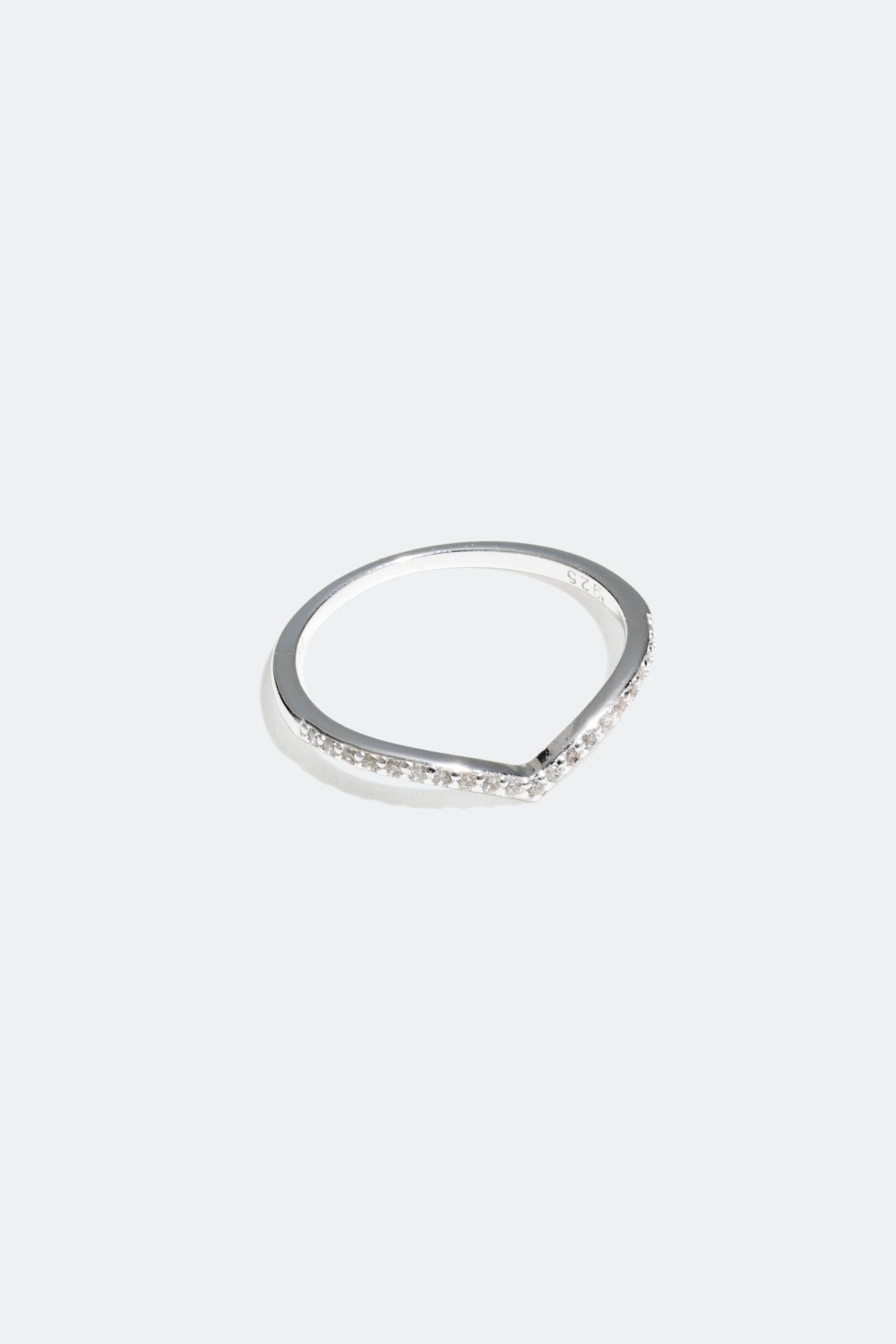 V-formad ring i äkta silver med stenar i gruppen Alla Smycken hos Glitter (326745)