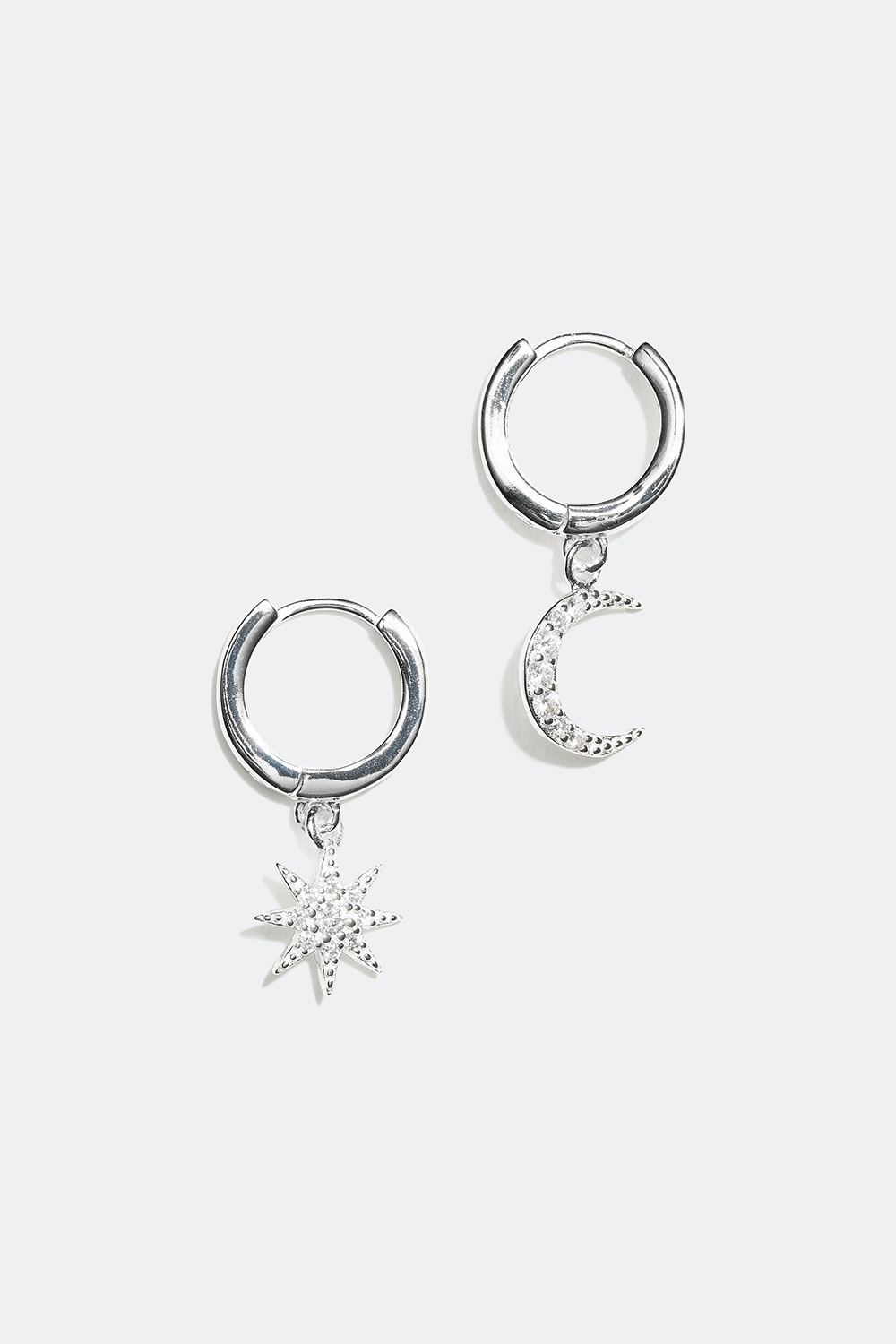 Hoops med hänge i form av måne och stjärna, äkta silver, 1 cm i gruppen Äkta silver / Silverörhängen hos Glitter (326929011000)