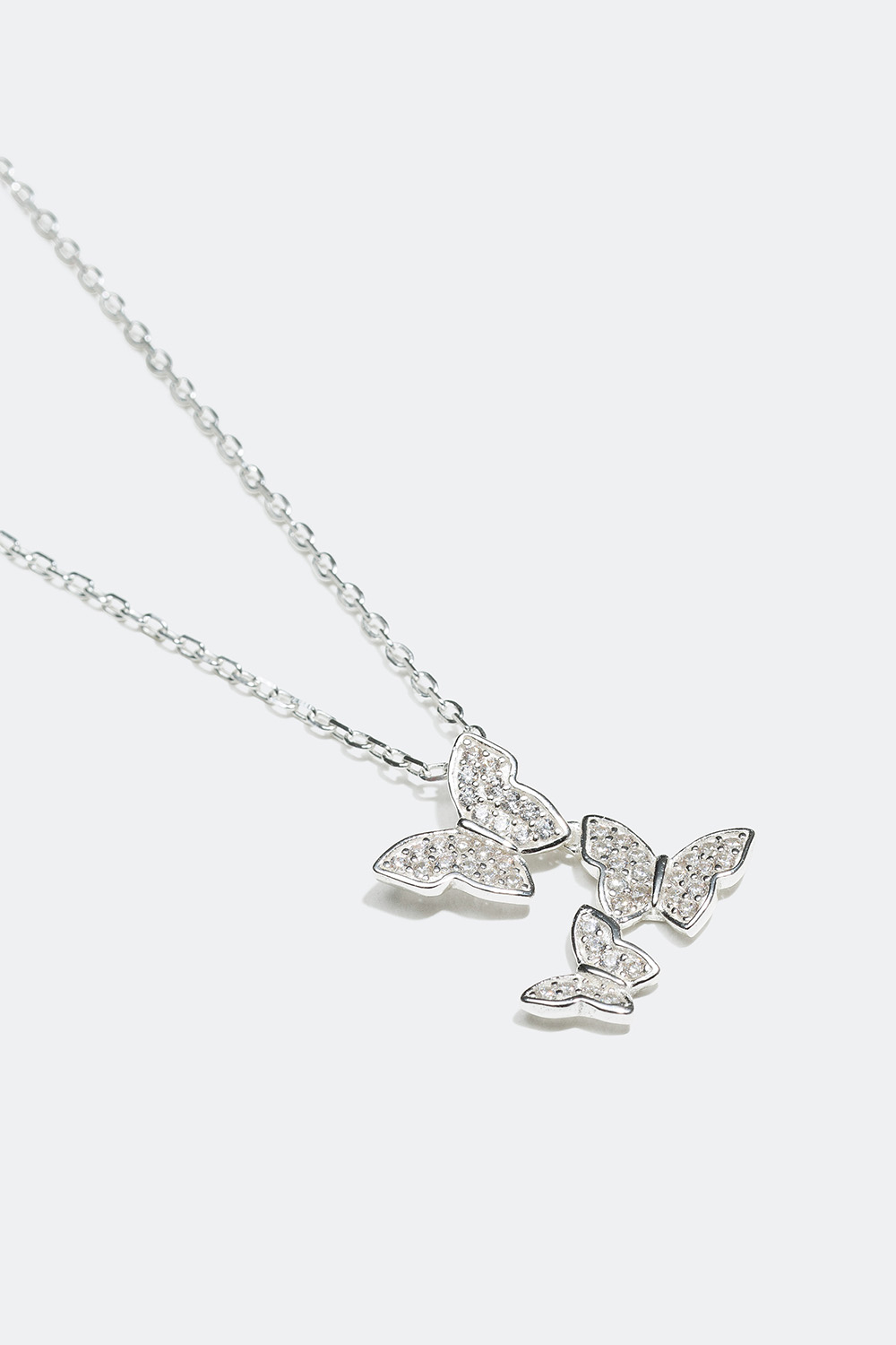 Silverhalsband med tre fjärilar i gruppen Äkta silver / Silverhalsband / Halsband i äkta silver med hänge hos Glitter (327602)
