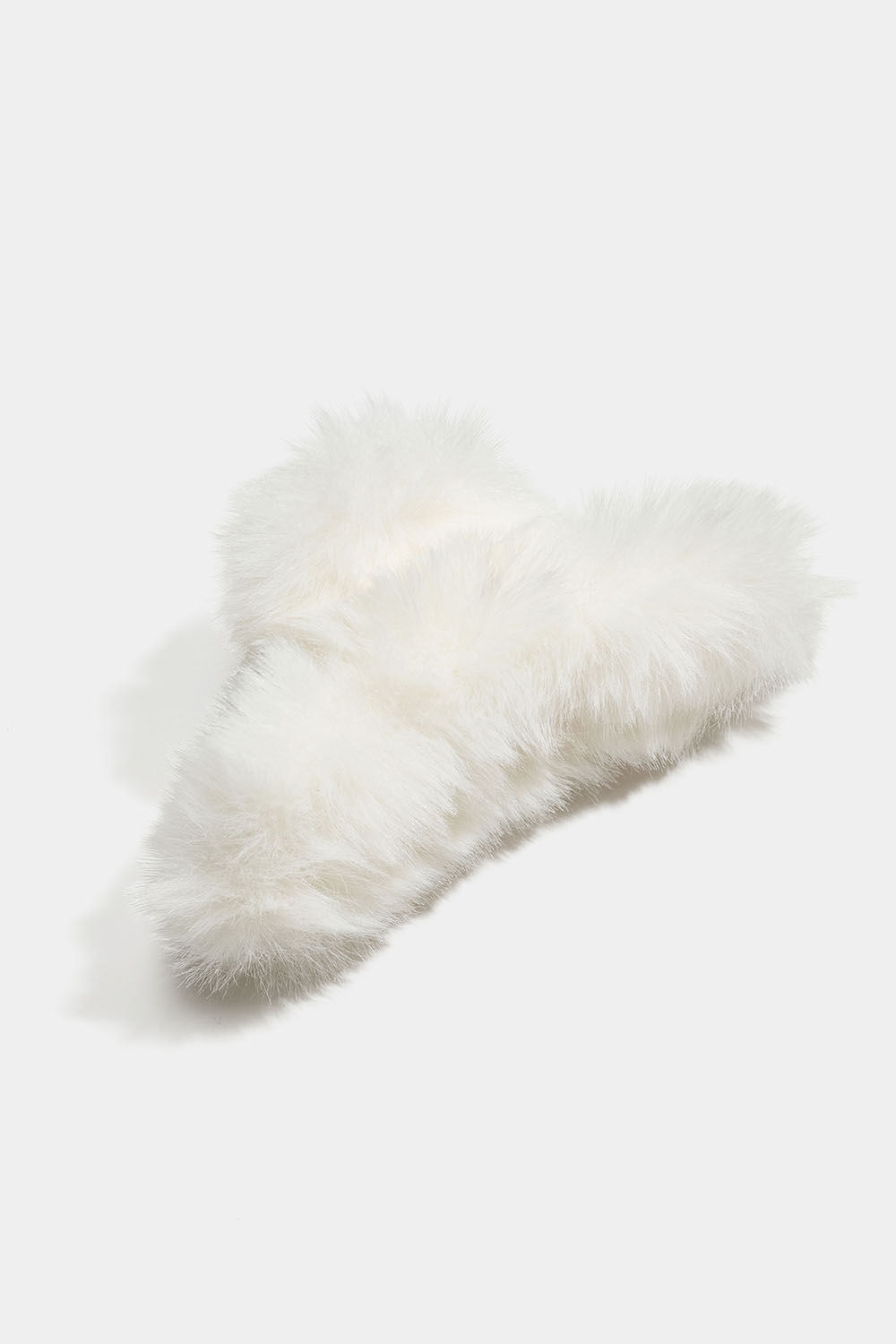 Vit fluffig hårklämma i gruppen Håraccessoarer / Spännen & klämmor / Hårklämmor hos Glitter (331001803100)