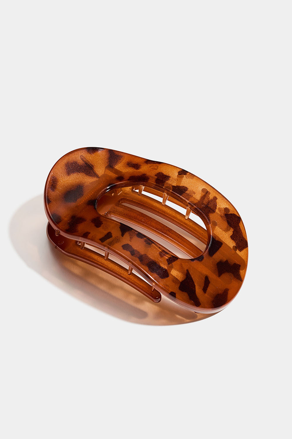 Tortoisefärgad oval platt hårklämma i gruppen Håraccessoarer / Spännen & klämmor / Hårklämmor hos Glitter (331001868000)