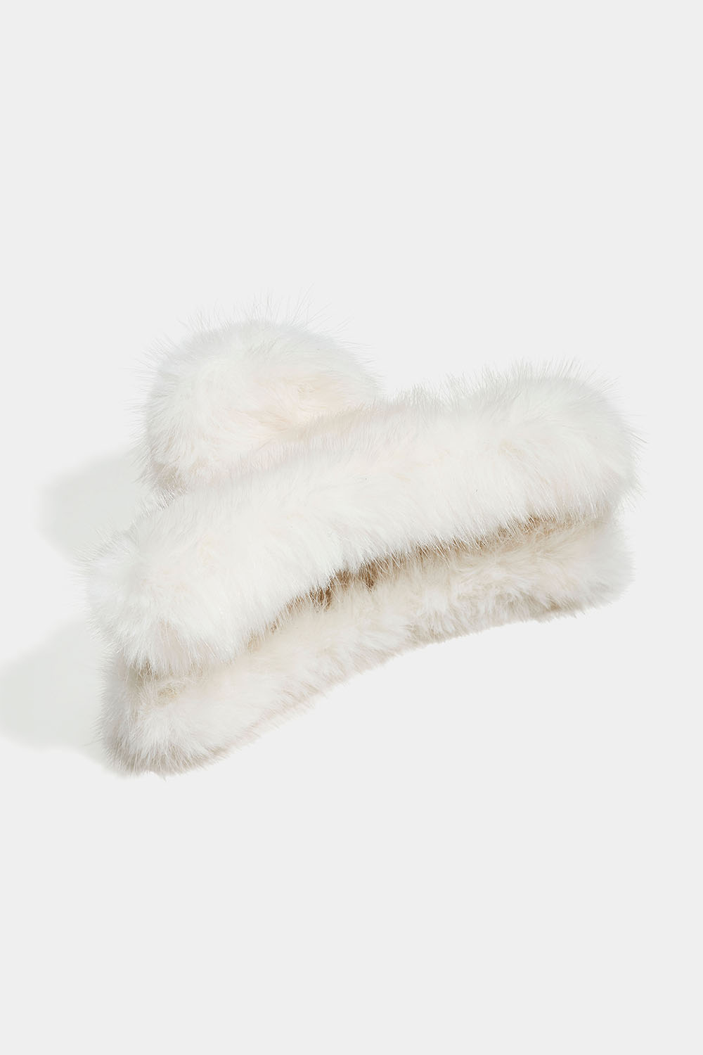 Fluffig vit hårklämma i gruppen Håraccessoarer / Spännen & klämmor / Hårklämmor hos Glitter (331002273100)