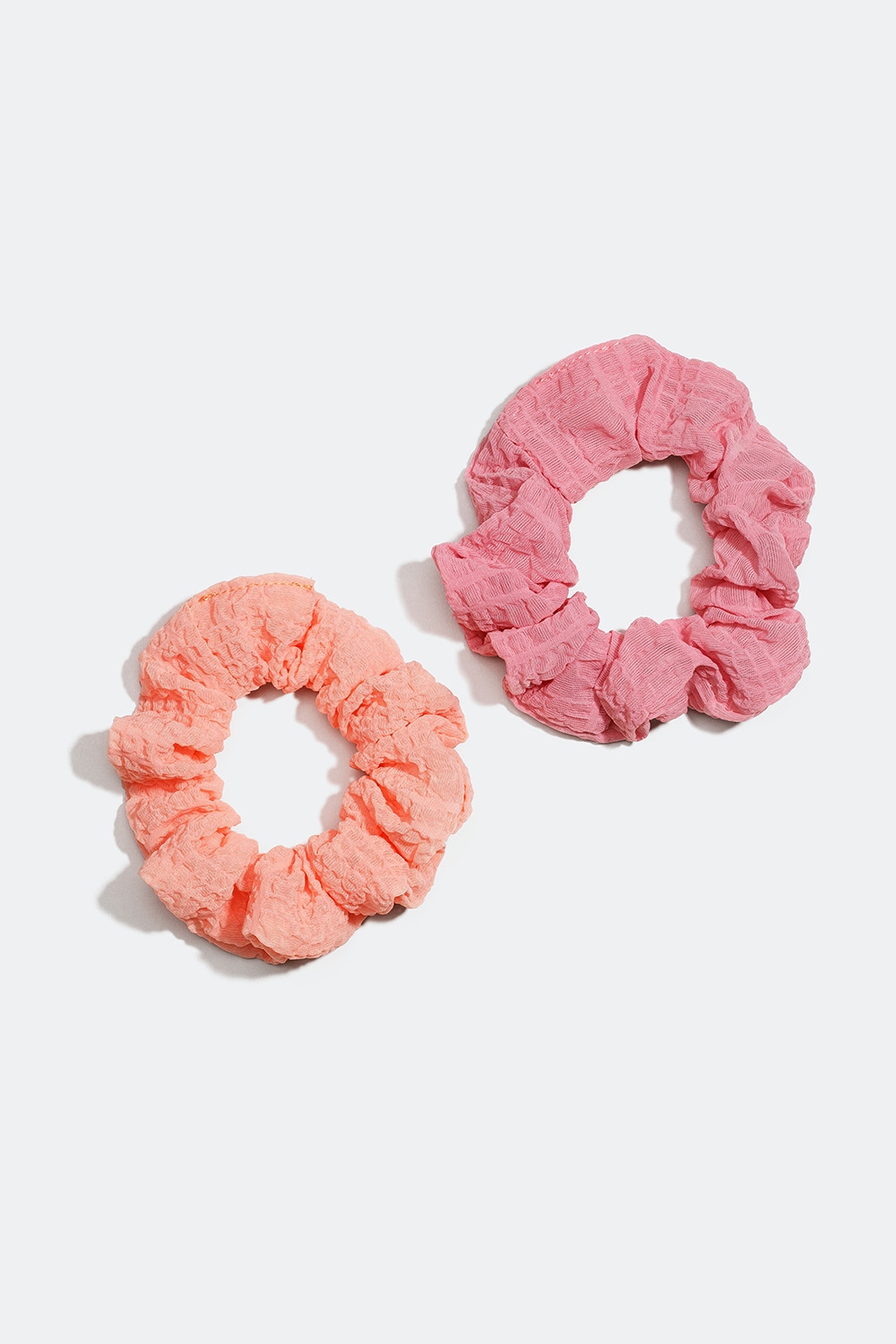 Krinklade scrunchies i pastell, 2-pack i gruppen Håraccessoarer / Scrunchies / Flerpack hos Glitter (33200028)