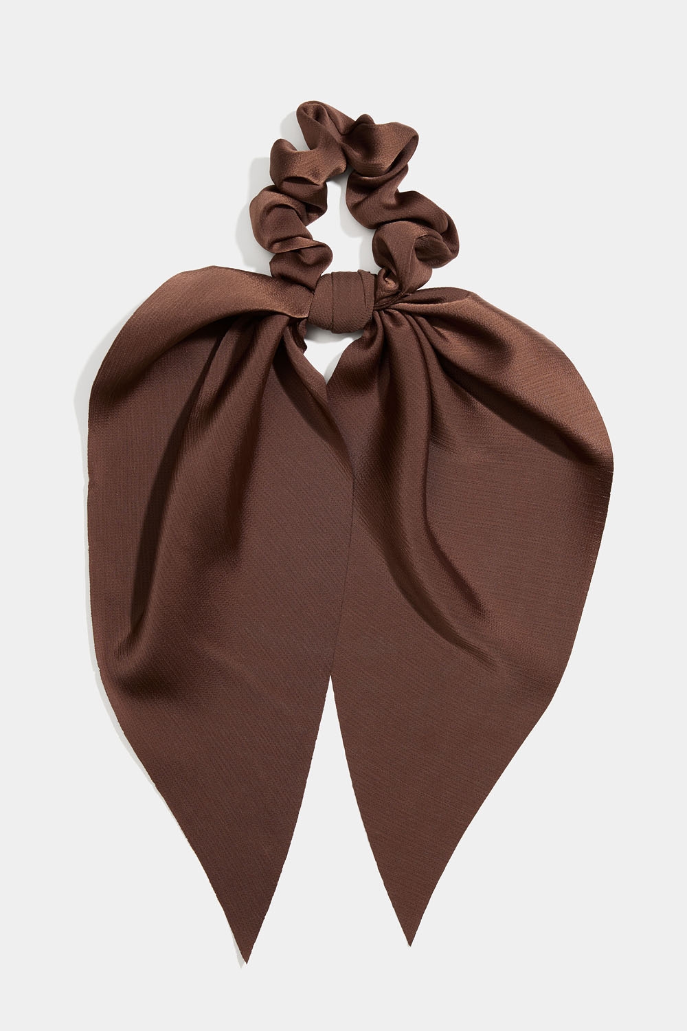 Brun scrunchie tail i gruppen Håraccessoarer / Scrunchies / Scrunchies med scarfdetalj hos Glitter (332000798200)