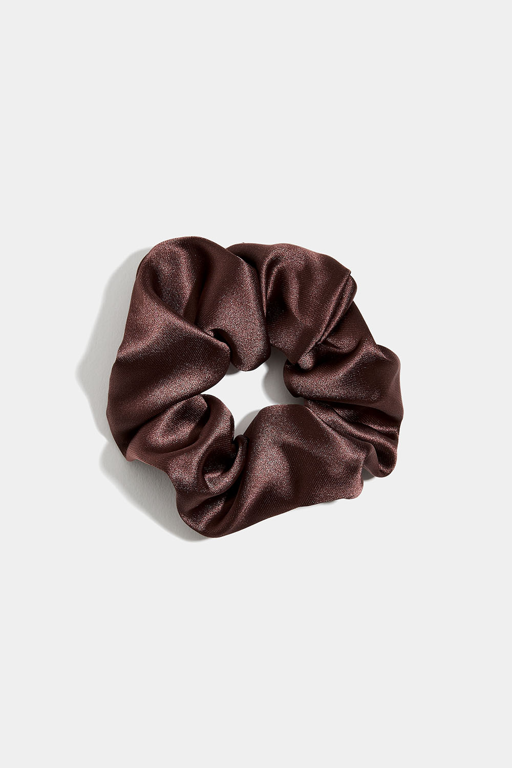 Glansig scrunchie, brun i gruppen Håraccessoarer / Scrunchies hos Glitter (332000938200)